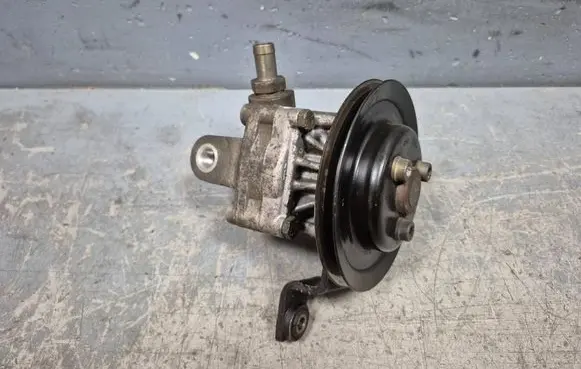 Audi A6 S6 C4 4A Power steering pump 048145155F
