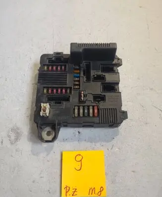 Renault Megane II Fuse box set 8200262385A