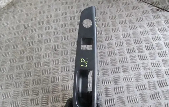 KIA Ceed Front door window switch trim 82351-1H110