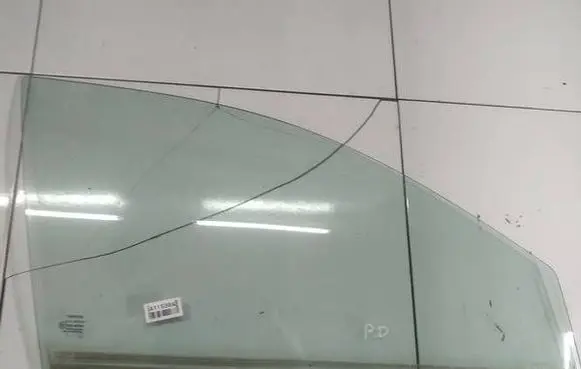Toyota Corolla E120 E130 Front door window glass four-door AS2