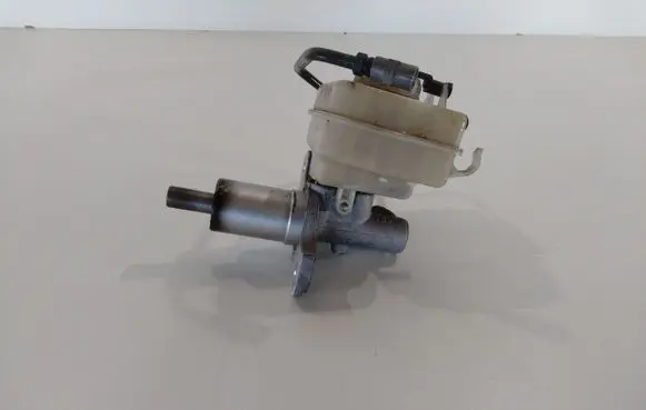 BMW 5 E60 E61 Master brake cylinder 32067179D