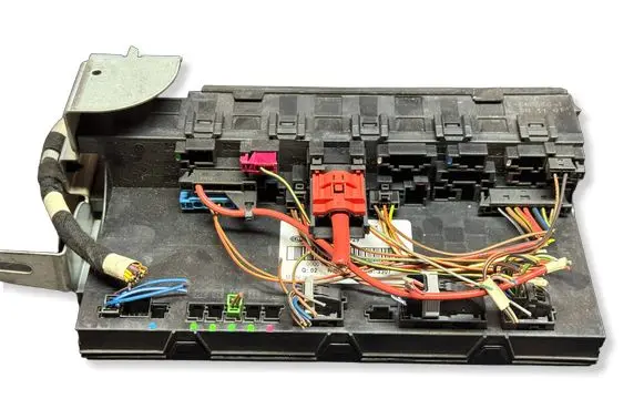 Mercedes-Benz E W211 Fuse module 2115459301 00000832615 5DK00804729