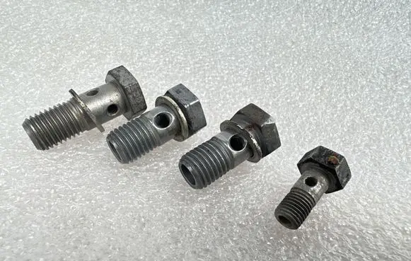 Volkswagen PASSAT B6 Cylinder head bolts 