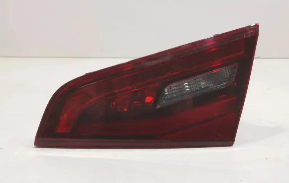 Audi A3 S3 8V Tailgate rear/tail lights 8v4945094a