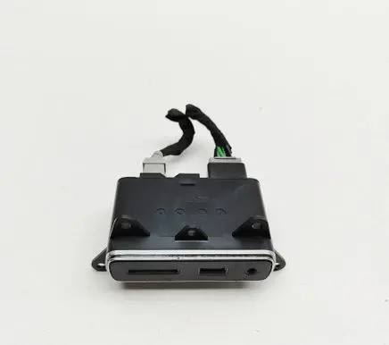 Jeep Grand Cherokee (WK) AUX in-socket connector 68141322AA