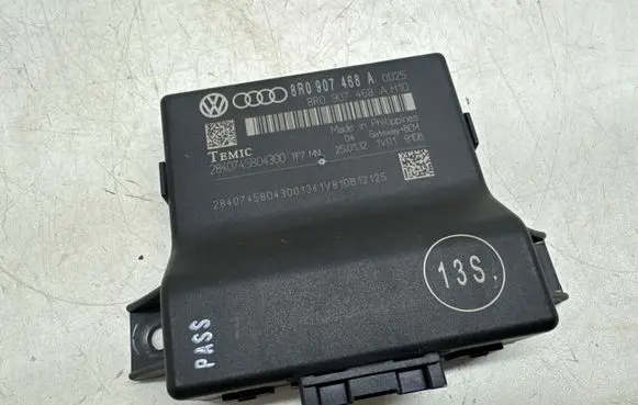 Audi A4 S4 B8 8K Gateway control module 8R0907468A