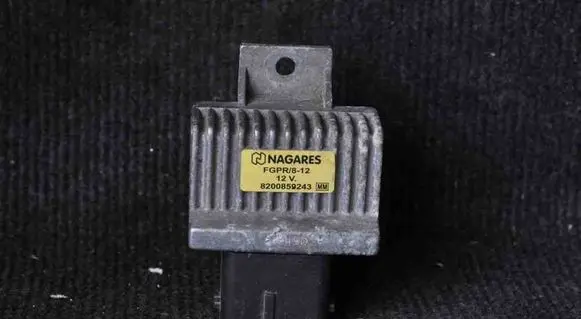Renault Megane III Glow plug pre-heat relay 8200859243