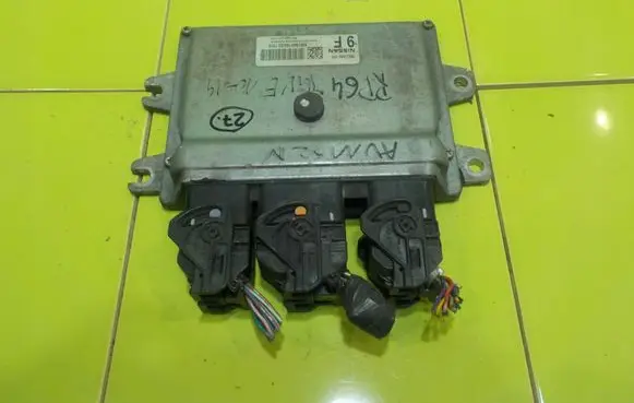 Nissan Juke I F15 Engine control unit/module MEC940160 RP64