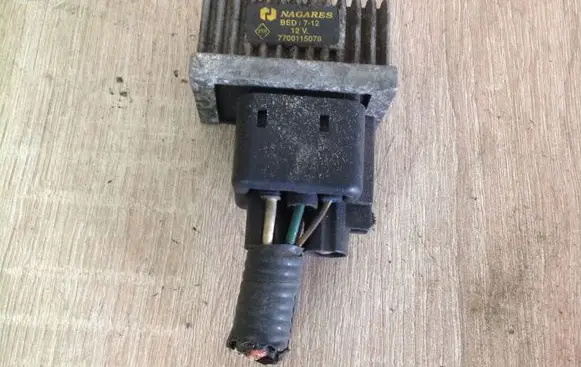 Volvo S40, V40 Glow plug pre-heat relay 7700115078