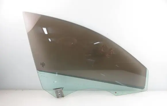 Mercedes-Benz CLA C117 X117 W117 Front door window glass four-door 