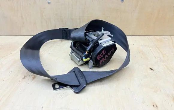 Peugeot RCZ Front seatbelt YM15300480 02032013