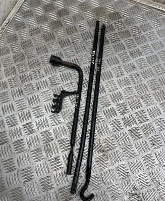 Jeep Grand Cherokee (WJ) Wheel nut wrench 