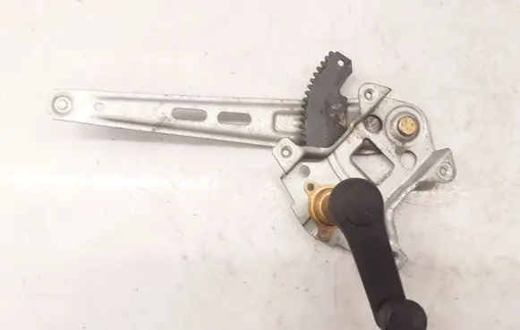 Rear door manual window regulator