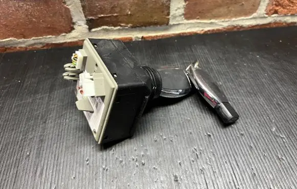 Mercedes-Benz E W212 Ignition lock A2129056801 20121024 1009359800