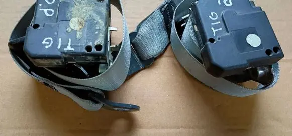 Opel Tigra B Rear seatbelt