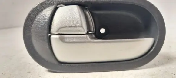 Mitsubishi Colt Front door interior handle 8C06