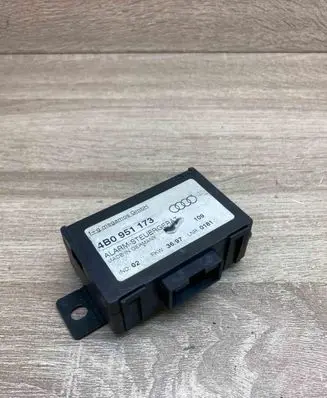 Audi A6 S6 C5 4B Alarm control unit/module 4B0951173