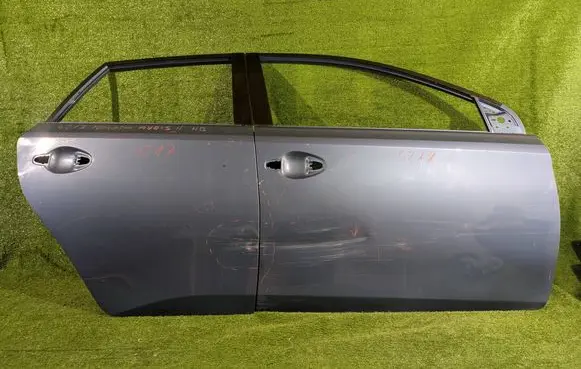 Toyota Auris E180 Front door 