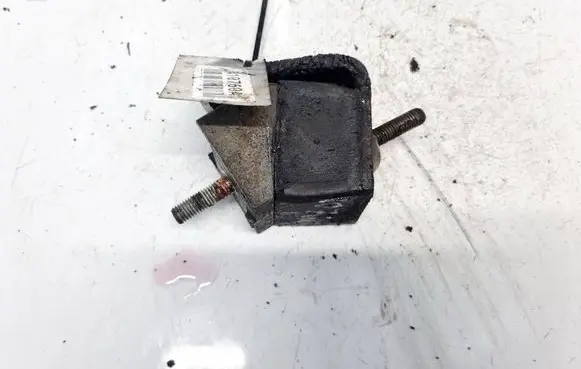 Engine mount bracket