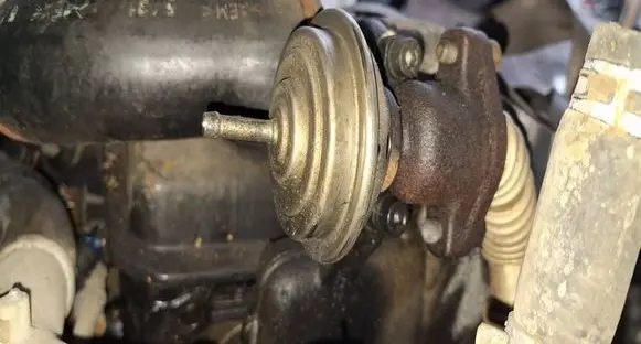 Volkswagen Sharan EGR valve 028131501