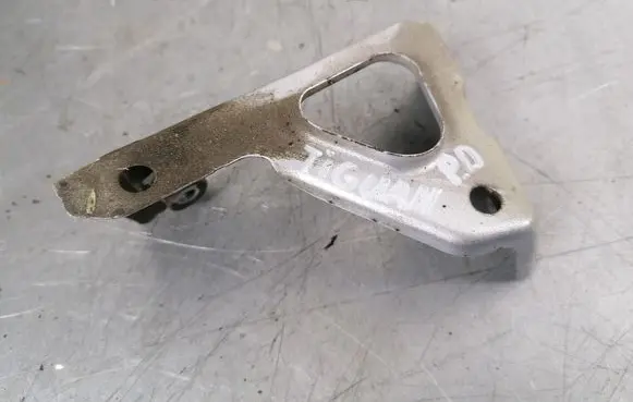 Volkswagen Tiguan Fender mounting bracket 5N0821136