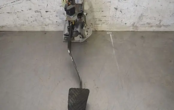 KIA Sportage Clutch pedal 