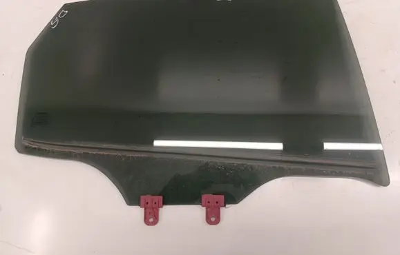 Nissan Qashqai J12 Rear door window glass 43R011604