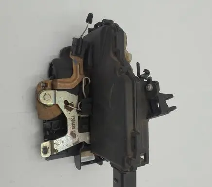 Volkswagen Bora Rear door lock Y3B4839