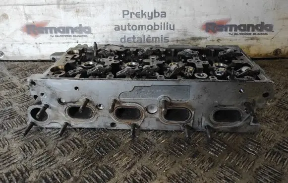 Volkswagen PASSAT B8 Engine head 04L103373