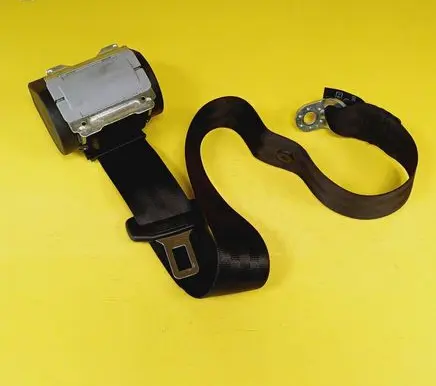 Rear seatbelt