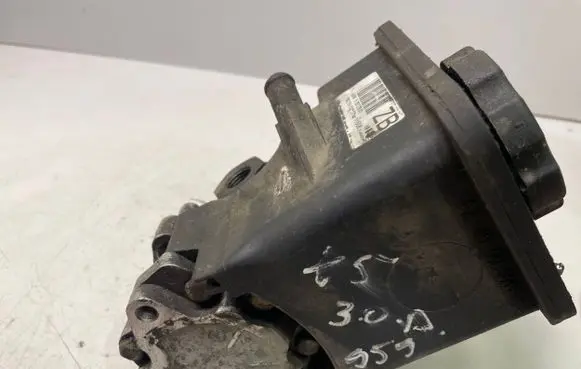BMW X5 E53 Power steering pump 676227901
