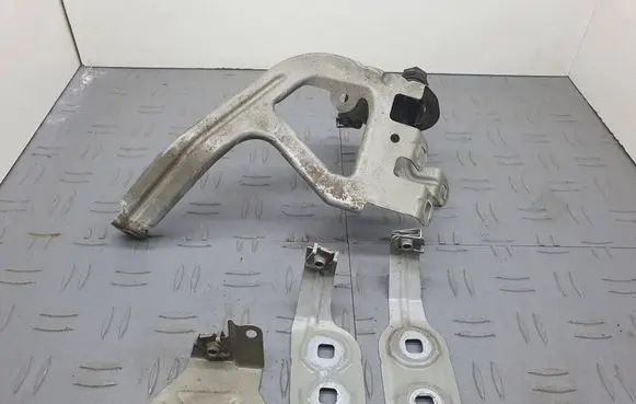BMW 5 F10 F11 Fender mounting bracket 