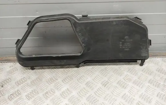 Audi Q7 4M Air filter box cover 4M1815389