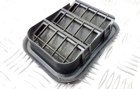 Skoda Superb B6 (3T) Quarter panel pressure vent 3T0819465