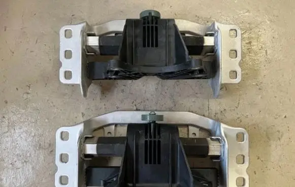 Engine mount vacuum valve