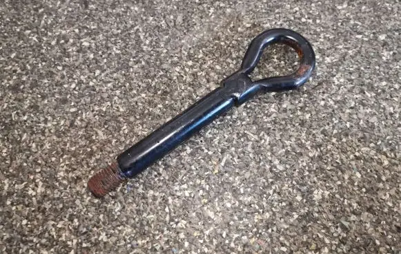 Nissan Note (E11) Towing hook eye 