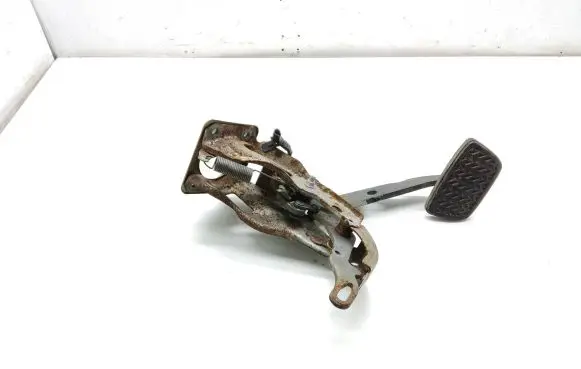 Toyota Land Cruiser (J150) Brake pedal