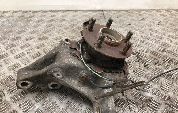 Toyota Prius (XW30) Front wheel hub