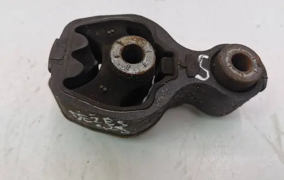 Mazda CX-5 Gearbox mount