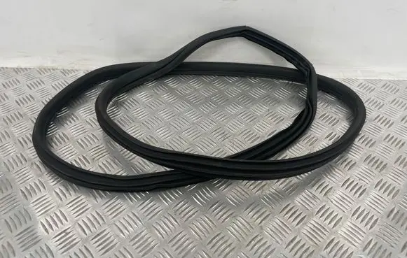 BMW iX2 (U10) Rubber seal rear door 5A2FC31
