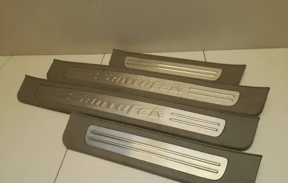 Hyundai Santa Fe Front sill trim cover 858812B000