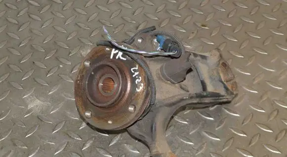 Peugeot 2008 I Front wheel hub