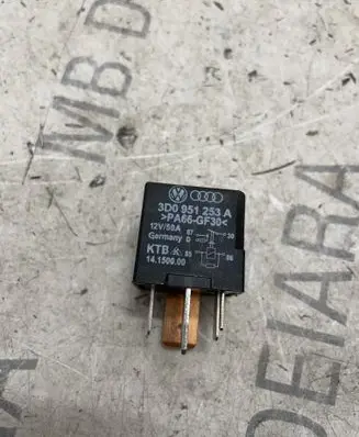 Audi A5 8T 8F Other relay 3D0951253A