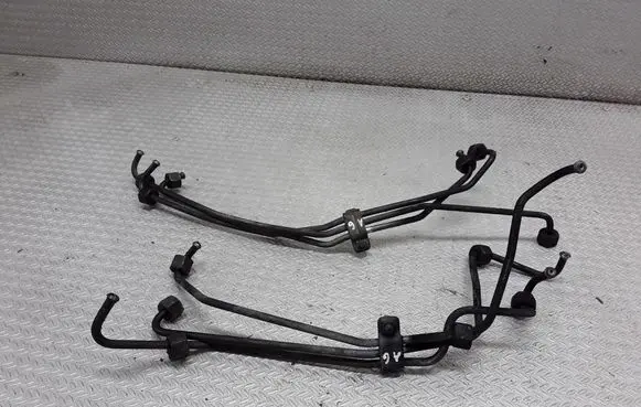 Fuel injector supply line/pipe