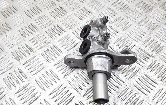 Mercedes-Benz A W176 Master brake cylinder