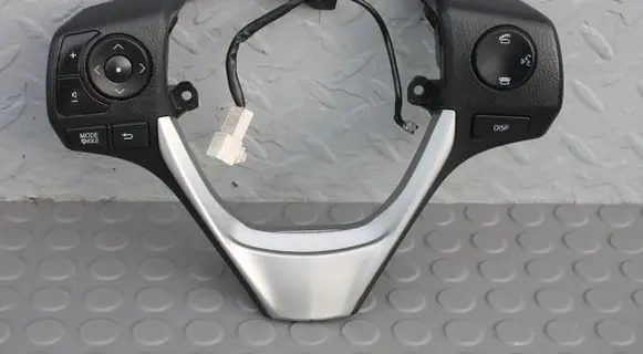 Toyota Auris E180 Steering wheel buttons/switches 