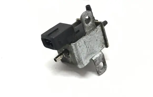 Volkswagen Golf IV Turbo solenoid valve 72189555 15T065