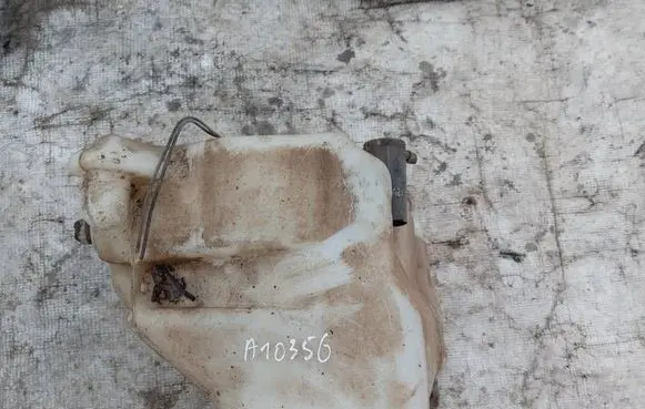 Windshield washer fluid reservoir/tank
