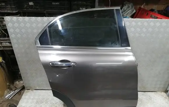 Fiat 500X Rear door