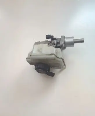 Master brake cylinder